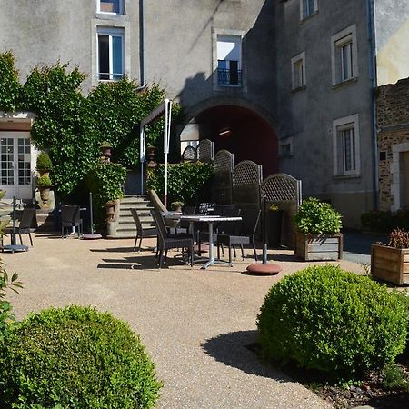 Отель Logis Le Bretagne Sille-le-Guillaume Экстерьер фото