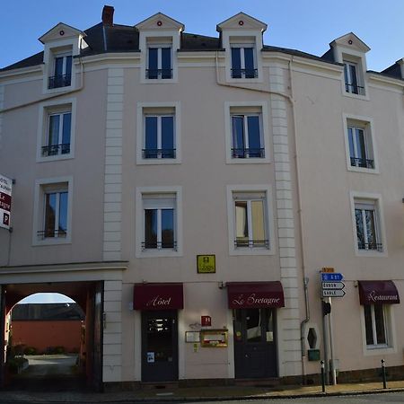 Отель Logis Le Bretagne Sille-le-Guillaume Экстерьер фото