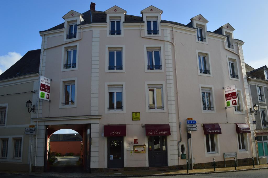 Отель Logis Le Bretagne Sille-le-Guillaume Экстерьер фото