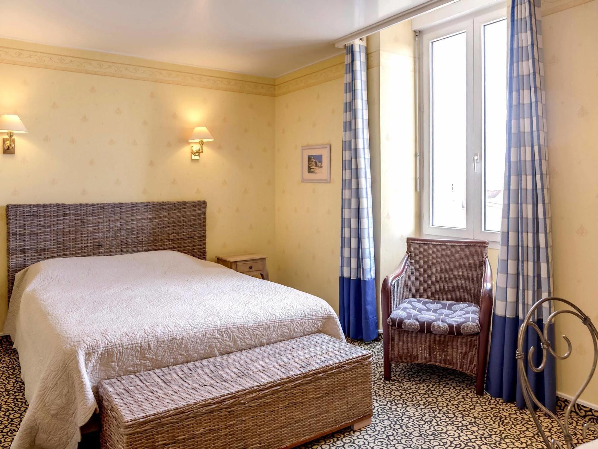 Отель Logis Le Bretagne Sille-le-Guillaume Экстерьер фото
