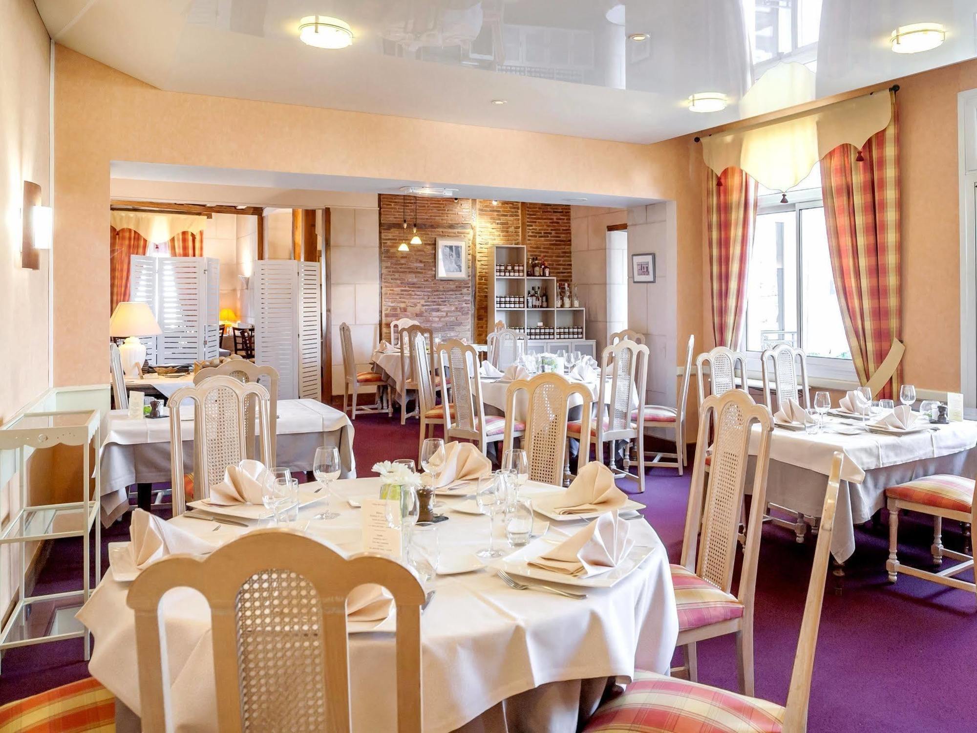 Отель Logis Le Bretagne Sille-le-Guillaume Экстерьер фото